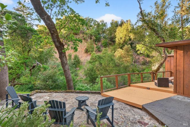 116 Hill Rd, Glen Ellen, CA 95442