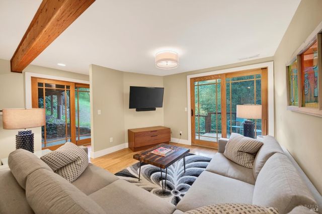 116 Hill Rd, Glen Ellen, CA 95442