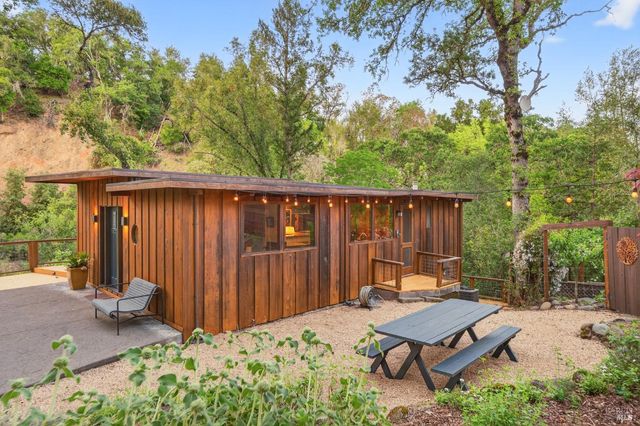 116 Hill Rd, Glen Ellen, CA 95442