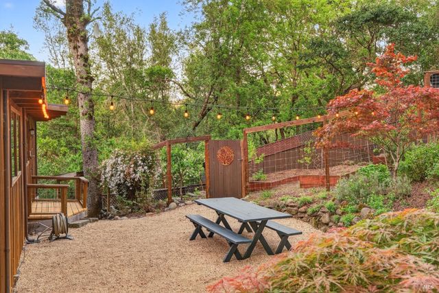 116 Hill Rd, Glen Ellen, CA 95442