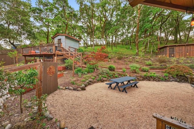 116 Hill Rd, Glen Ellen, CA 95442