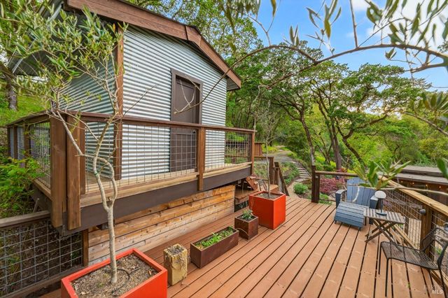 116 Hill Rd, Glen Ellen, CA 95442