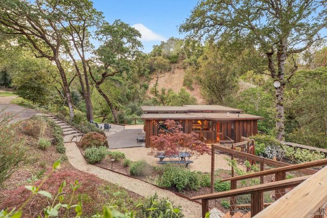 116 Hill Rd, Glen Ellen, CA 95442