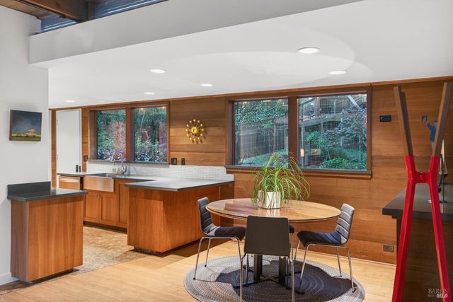 116 Hill Rd, Glen Ellen, CA 95442