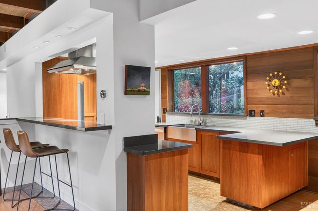 116 Hill Rd, Glen Ellen, CA 95442