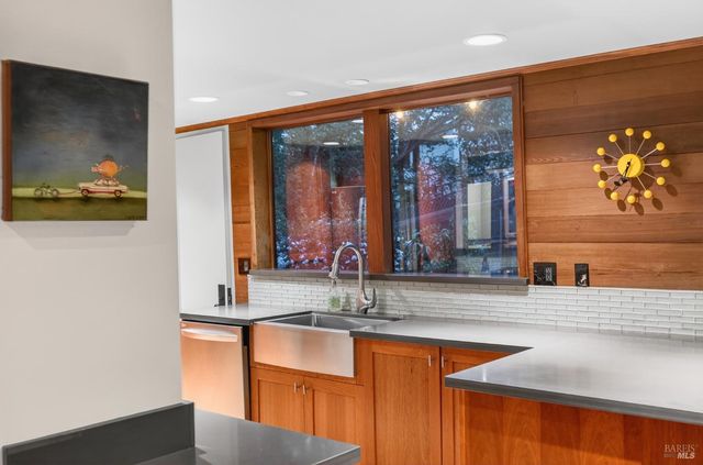 116 Hill Rd, Glen Ellen, CA 95442