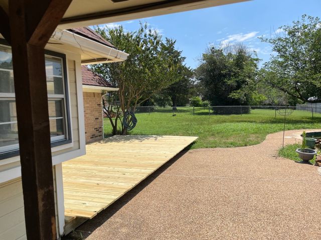 932 Valley View Avenue, Red Oak, TX 75154