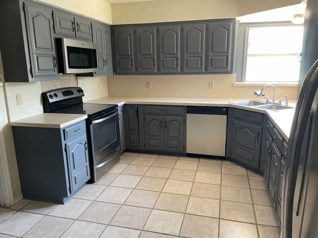 932 Valley View Avenue, Red Oak, TX 75154