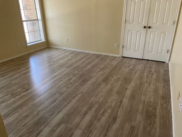 932 Valley View Avenue, Red Oak, TX 75154