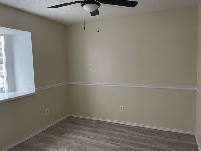 932 Valley View Avenue, Red Oak, TX 75154