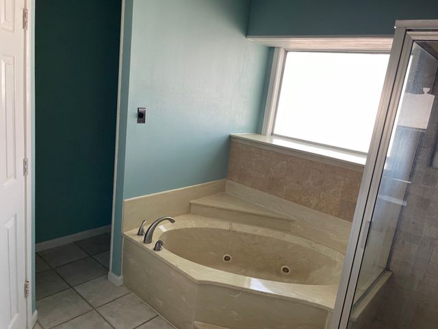 932 Valley View Avenue, Red Oak, TX 75154