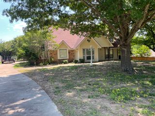 932 Valley View Avenue, Red Oak, TX 75154