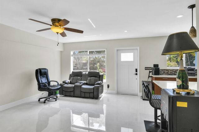 1218 SW 2ND Avenue, Pompano Beach, FL 33060