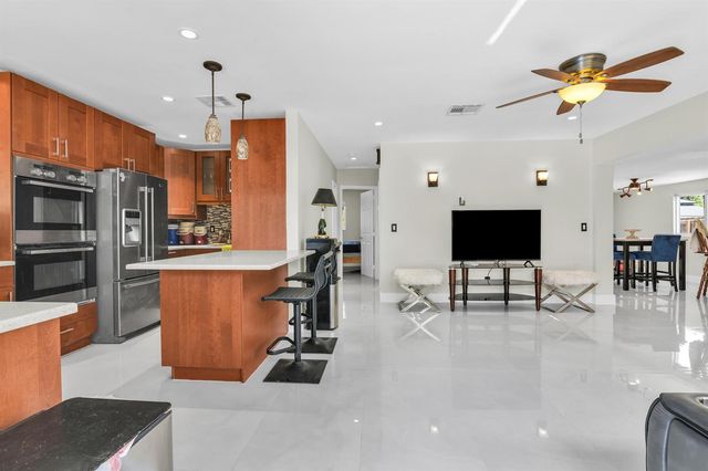 1218 SW 2ND Avenue, Pompano Beach, FL 33060
