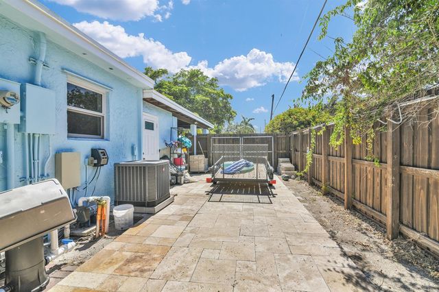 1218 SW 2ND Avenue, Pompano Beach, FL 33060