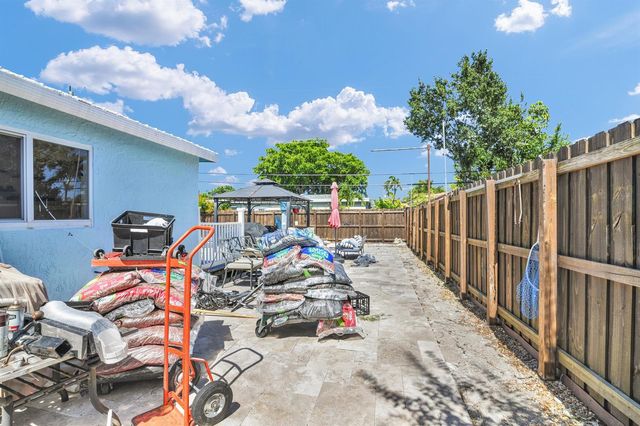 1218 SW 2ND Avenue, Pompano Beach, FL 33060