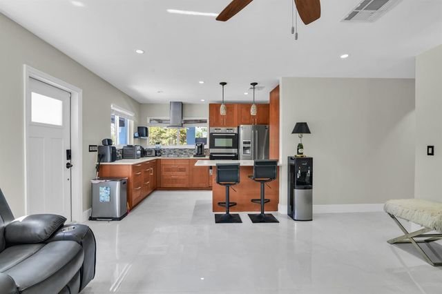 1218 SW 2ND Avenue, Pompano Beach, FL 33060