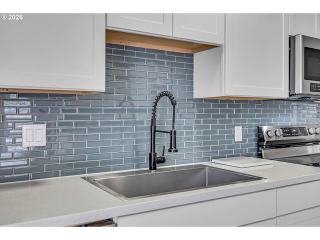 672 Sw SUNSET Way, Troutdale, OR 97060