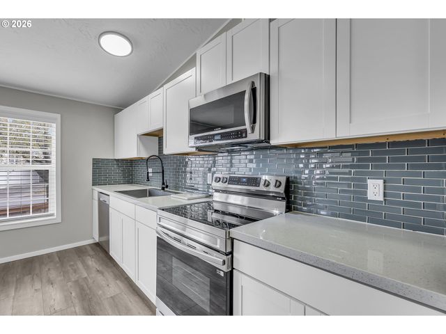 672 Sw SUNSET Way, Troutdale, OR 97060