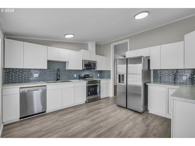 672 Sw SUNSET Way, Troutdale, OR 97060