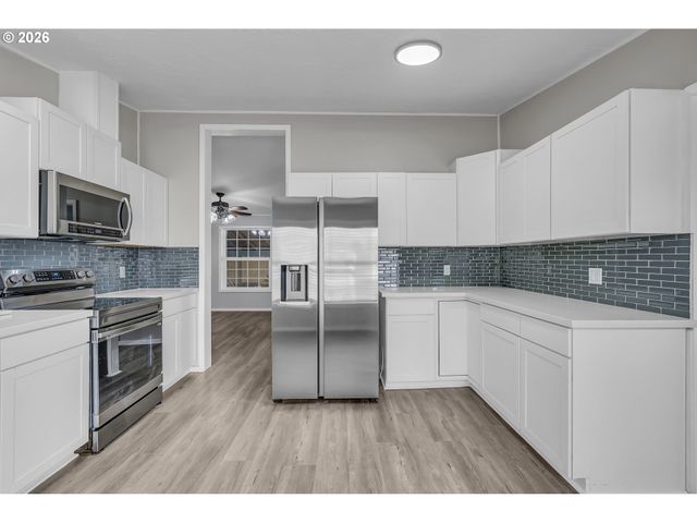 672 Sw SUNSET Way, Troutdale, OR 97060