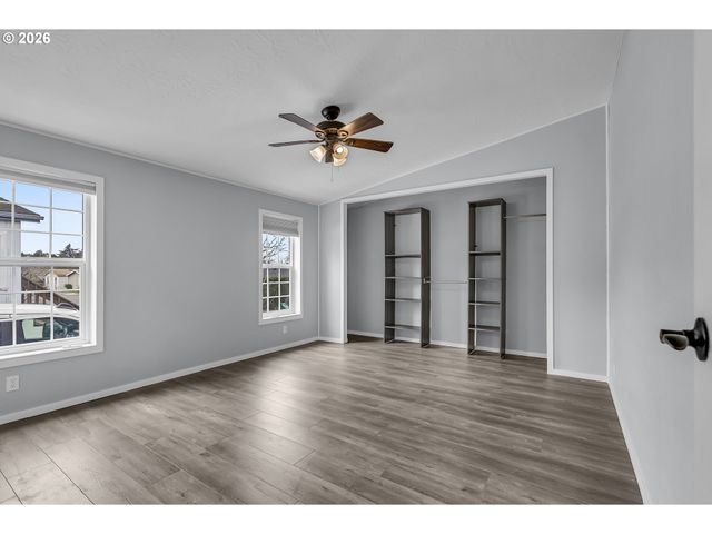 672 Sw SUNSET Way, Troutdale, OR 97060