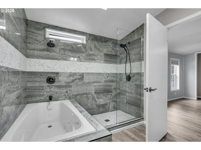 672 Sw SUNSET Way, Troutdale, OR 97060