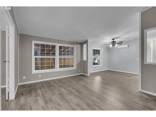 672 Sw SUNSET Way, Troutdale, OR 97060