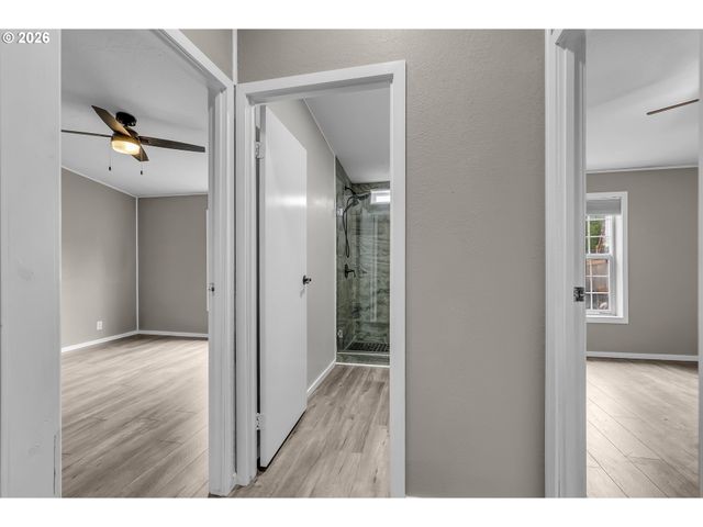 672 Sw SUNSET Way, Troutdale, OR 97060