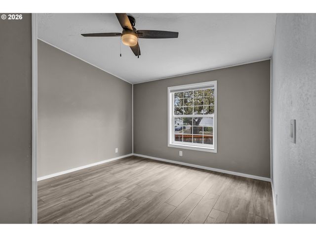 672 Sw SUNSET Way, Troutdale, OR 97060