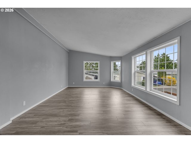 672 Sw SUNSET Way, Troutdale, OR 97060