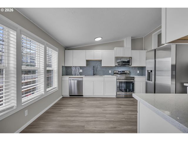 672 Sw SUNSET Way, Troutdale, OR 97060