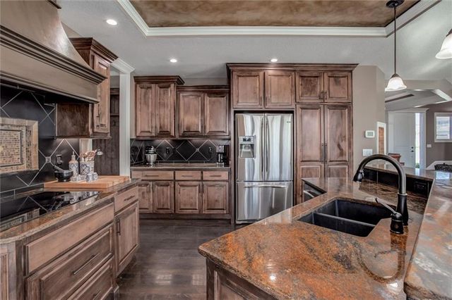 8005 Belford Street, Shawnee, KS 66218