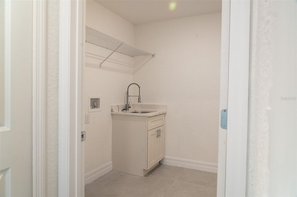 Image 13 of property listing at 16559 SW 48TH TERRACE, Ocala, FL 34473