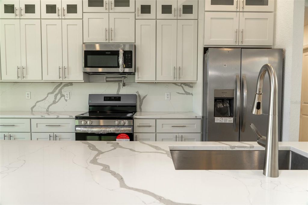 Image 7 of property listing at 16559 SW 48TH TERRACE, Ocala, FL 34473