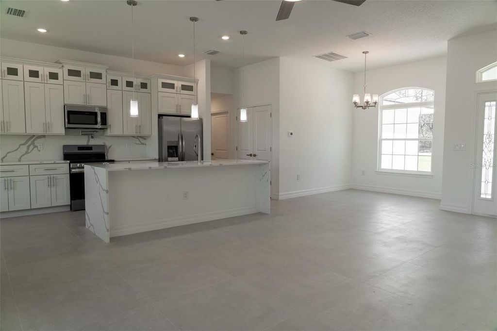 Image 8 of property listing at 16559 SW 48TH TERRACE, Ocala, FL 34473