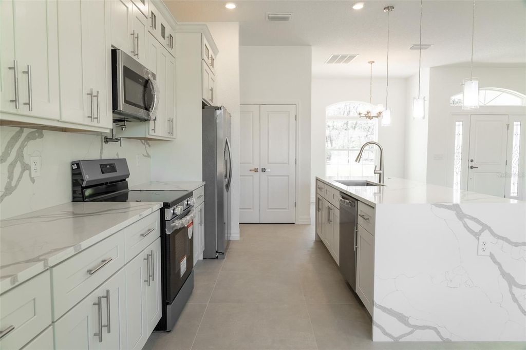 Image 9 of property listing at 16559 SW 48TH TERRACE, Ocala, FL 34473