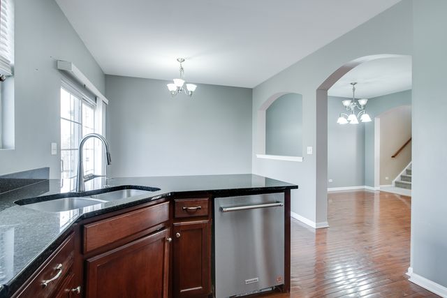 417 Plaza Place, Aurora, IL 60504