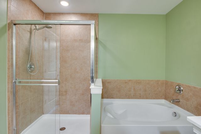 417 Plaza Place, Aurora, IL 60504