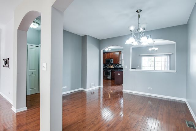 417 Plaza Place, Aurora, IL 60504