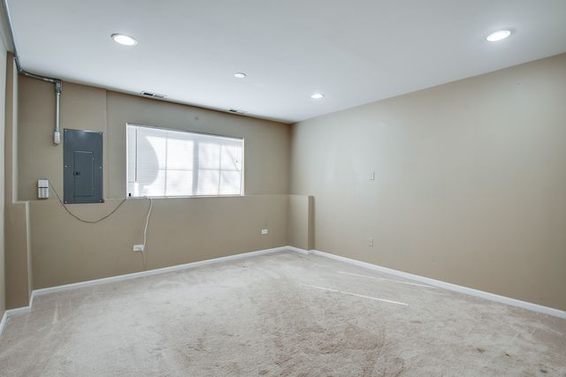 417 Plaza Place, Aurora, IL 60504