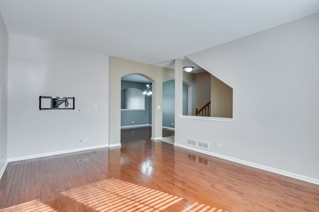 417 Plaza Place, Aurora, IL 60504