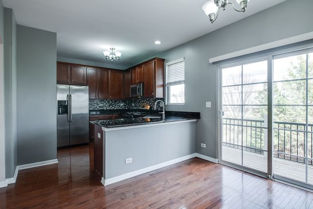 417 Plaza Place, Aurora, IL 60504