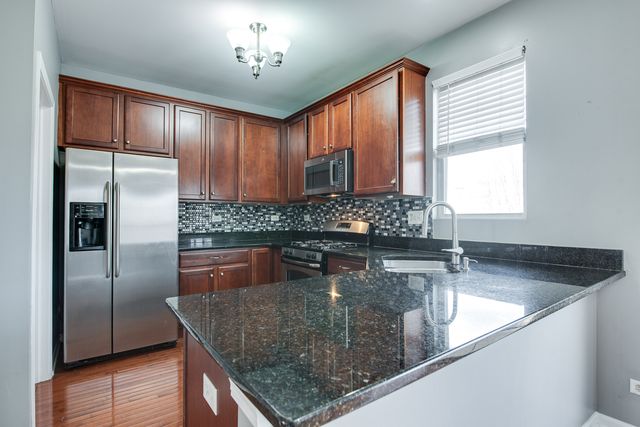 417 Plaza Place, Aurora, IL 60504