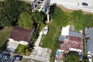 321 NW 37th St, Miami, FL 33127