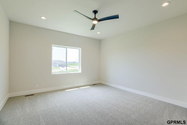 20137 R Street, Omaha, NE 68135