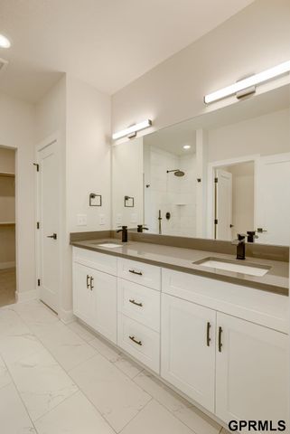 20137 R Street, Omaha, NE 68135