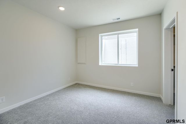 20137 R Street, Omaha, NE 68135