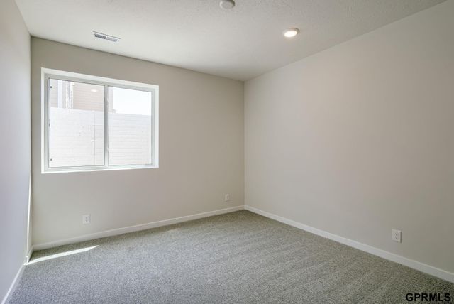 20137 R Street, Omaha, NE 68135