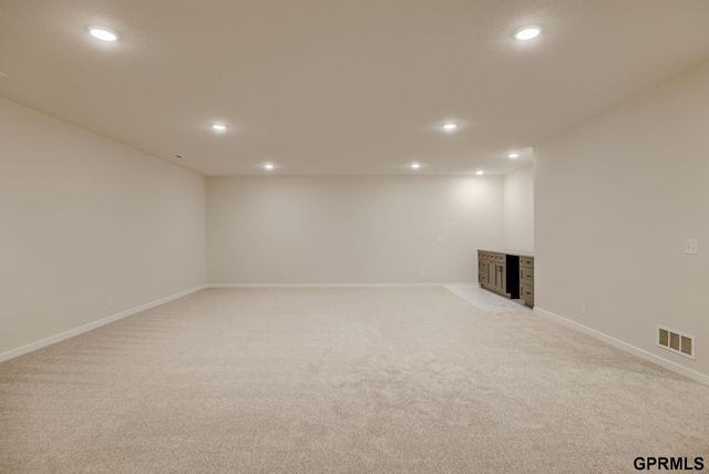 20137 R Street, Omaha, NE 68135